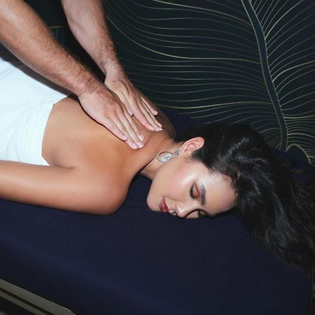 Hotel Mamaka By Ovolo Kuta Lombok Exterior foto A woman receiving a massage