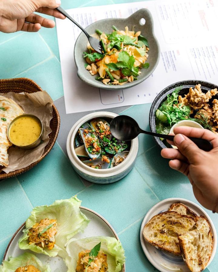 Hotel Mamaka By Ovolo Kuta Lombok Exterior foto A selection of dishes at the restaurant