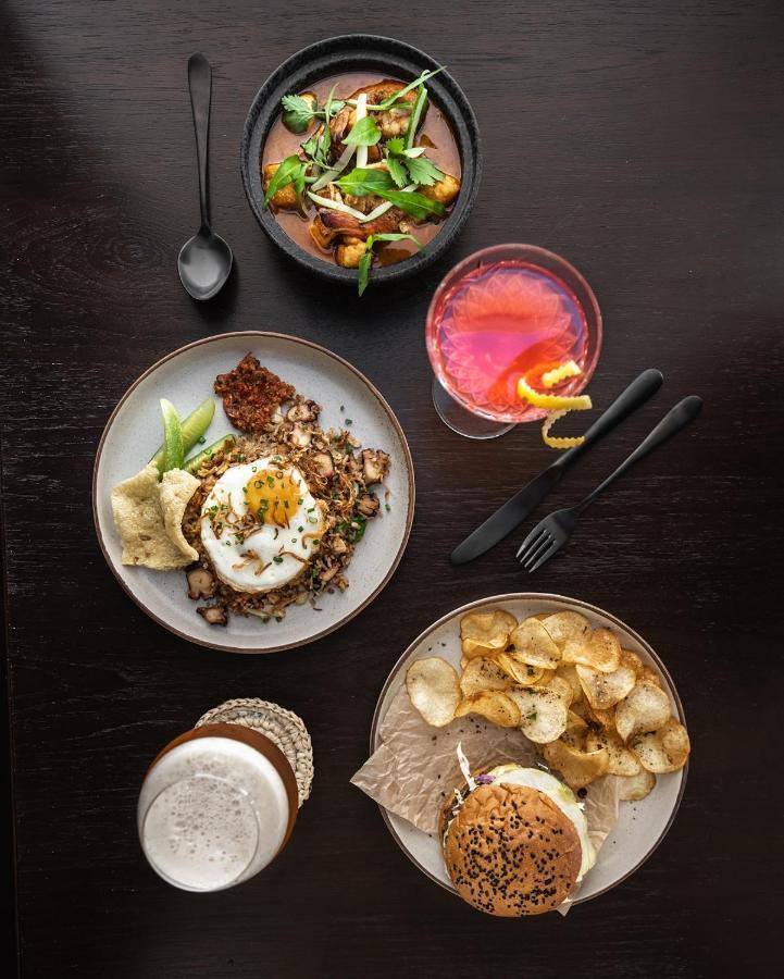 Hotel Mamaka By Ovolo Kuta Lombok Exterior foto A selection of dishes from the restaurant